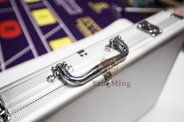 주문 주문을 받아서 만들어진 600pcs 카지노 부지깽이 찰흙 칩셋 상자 휴대용 알루미늄 합금 안전 Gamblign 칩 운반대 온라인 제조